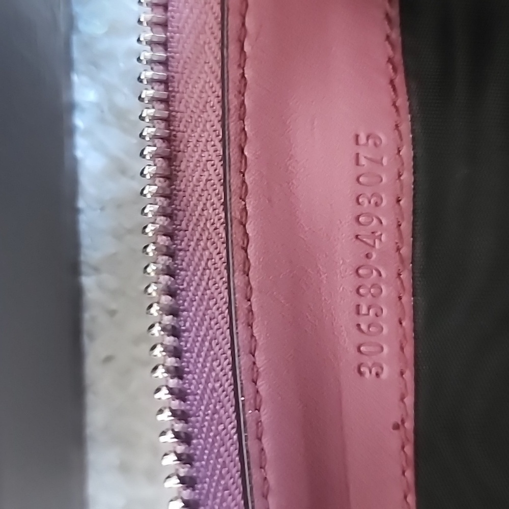 Gucci Lilac Embossed Wallet - Picture 9 of 11